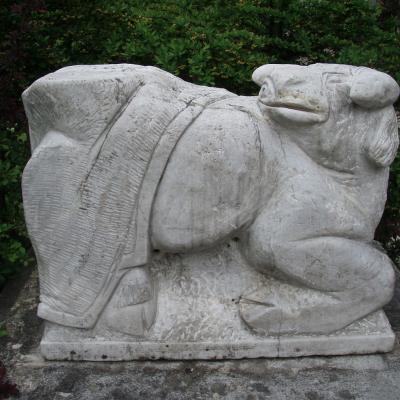 Goran J. Horvat, Ranjena žival, beli marmor, 60 cm x 80 cm x 30 cm, 2000